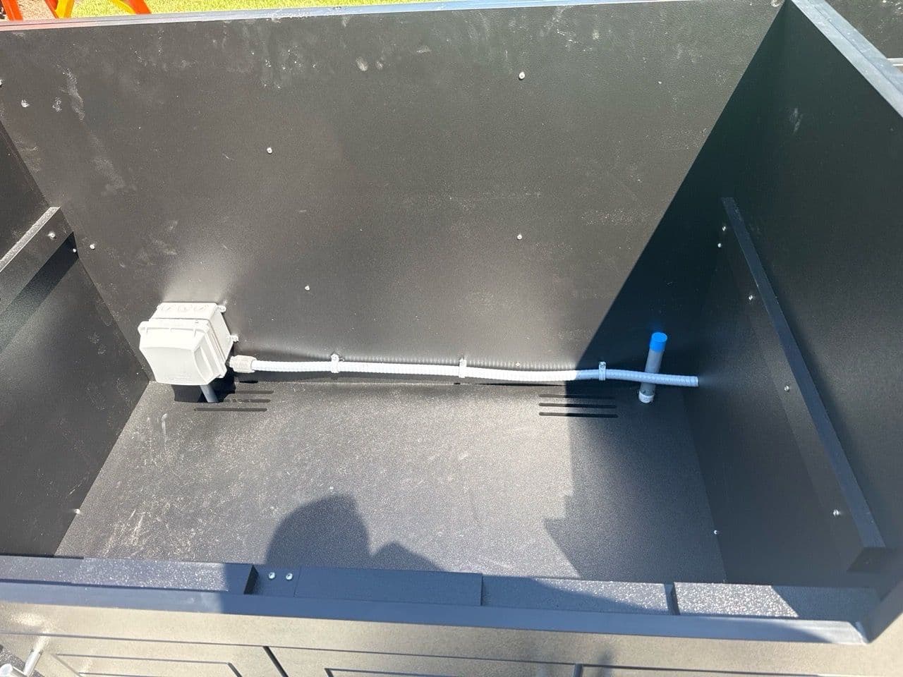 Gallery photos for Seamless Outdoor Kitchen Outlet Installation: Image #1