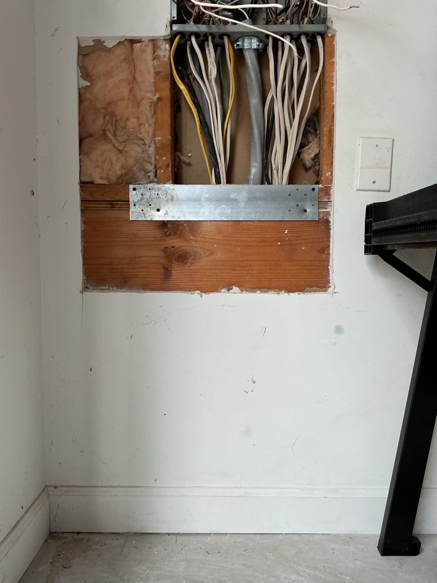 Gallery photos for Efficient New Electrical Panel Installation in Local Garage: Image #2