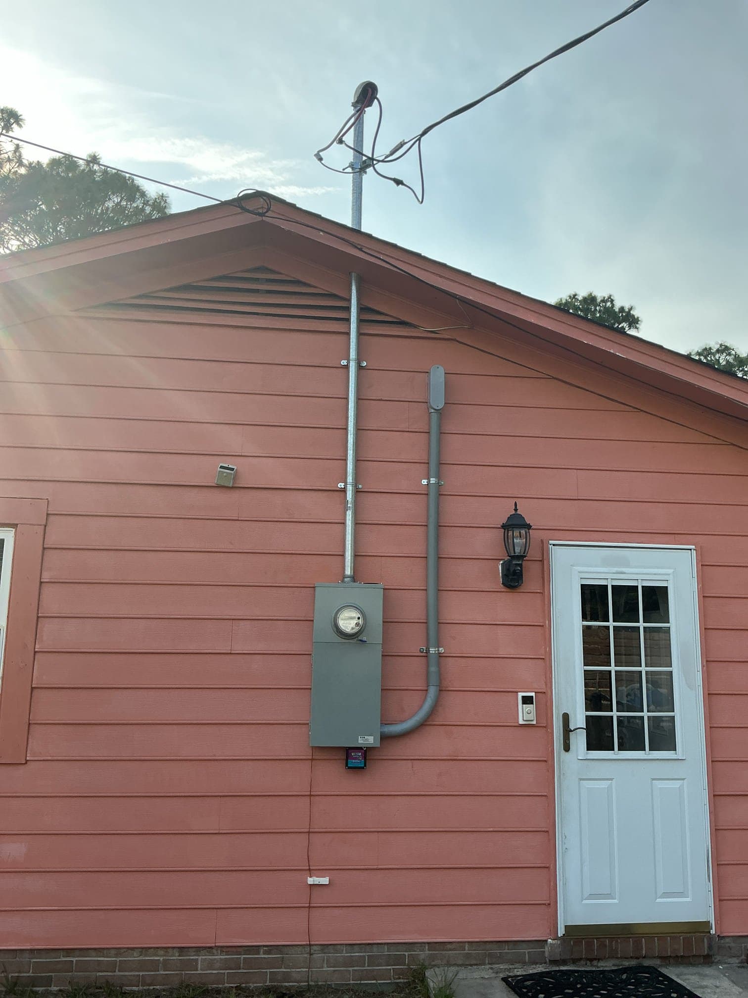 100-Amp to 200-Amp Electrical Service Upgrade on a Family Home image