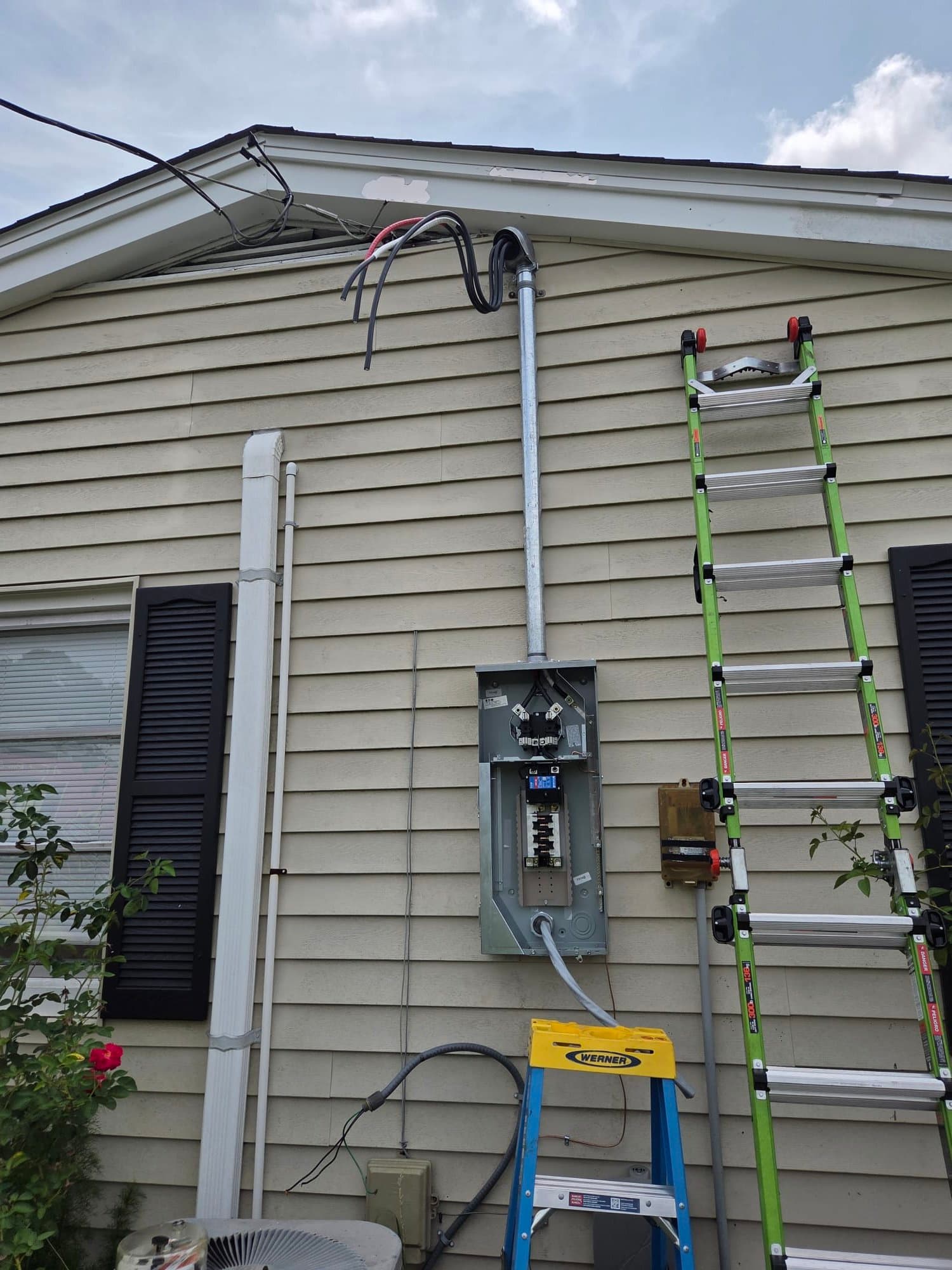Gallery photos for Main Breaker Kept Tripping? This Meter-Panel Combo Replacement Fixed It: Image #1