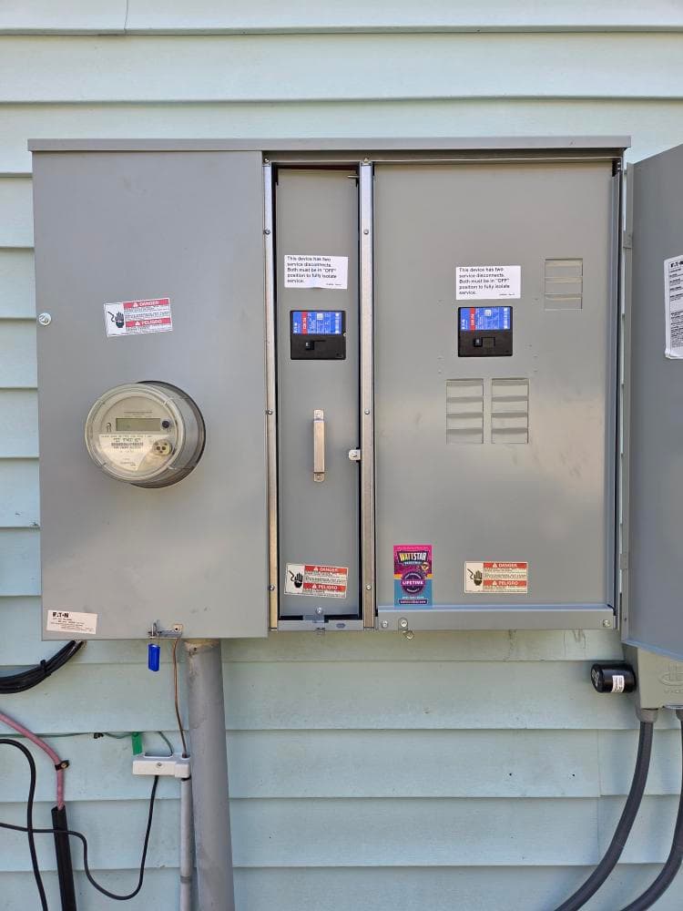 Gallery photos for 400-Amp Meter Base Install with Dual Service Disconnects: Image #1