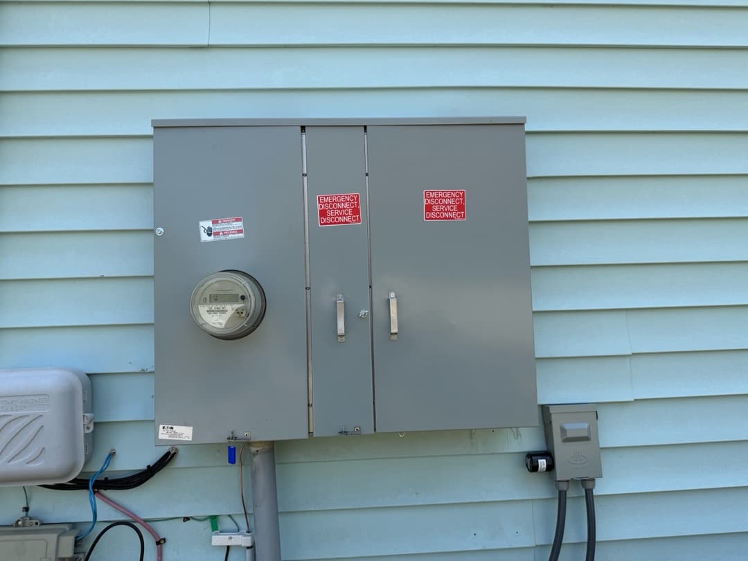 Gallery photos for 400-Amp Meter Base Install with Dual Service Disconnects: Image #3